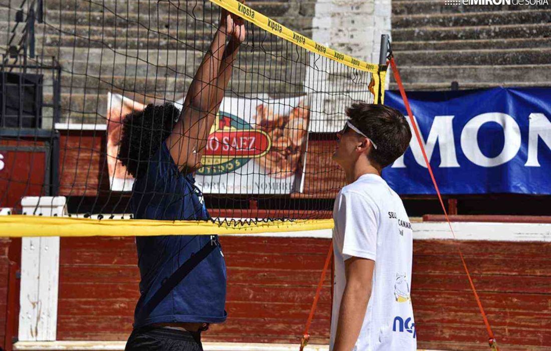 Tursoria. Torneo de voley plaza de Soria